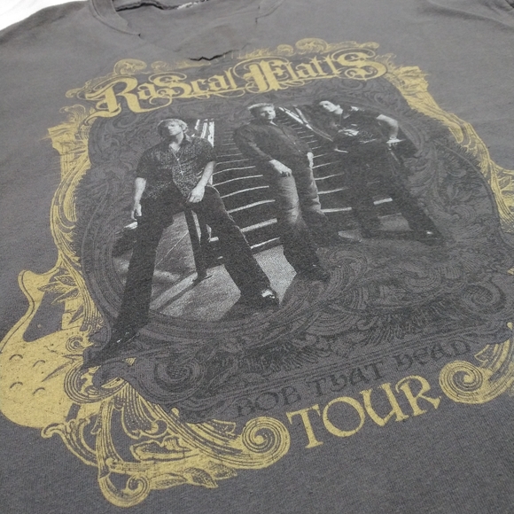 Men's Large Cutoff 2008 Rascal Flatts Tour T-shirt Fair Condition, Light Fading - Picture 2 of 8